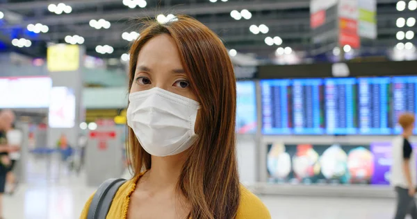 Mujer Asiática Que Usa Máscara Médica Aeropuerto —  Fotos de Stock