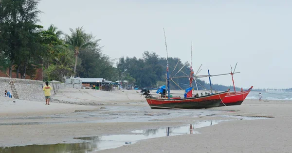 Hua Hin Tailandia Marzo 2020 Barco Pesca Playa Arena —  Fotos de Stock