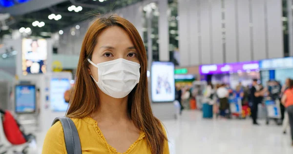 Asijské Žena Nosit Lékařskou Masku Letišti — Stock fotografie