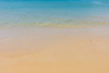 Kumsalda açık deniz suyu