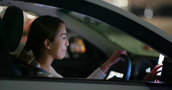 Woman Use Cellphone Find Location Car Night — Stock Photo, Image