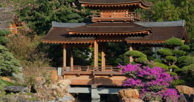 Diamond Hill, Hong Kong 06 Nisan 2020: Güzel Çin mimari bahçesi parkı