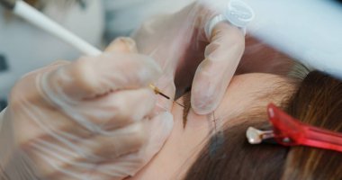 Mikropatenli kaş dövmesi, kalıcı makyaj.