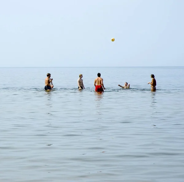 라트비아 Jurmala 2006 Jurmala의 리조트 리가의 해변에서 이들이 배구의 — 스톡 사진