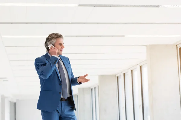 Businessman making a call — Stock Photo, Image