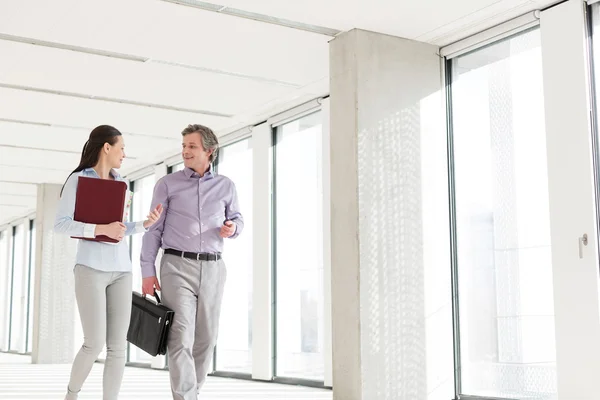 Business people walking in new office — Stock Photo, Image