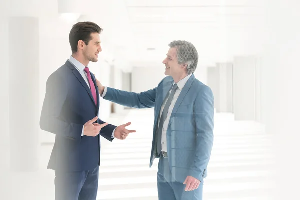 Businessmen having discussion in new office — Stock Photo, Image
