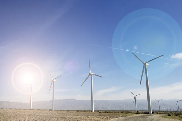 Turbinas eólicas contra el cielo azul —  Fotos de Stock