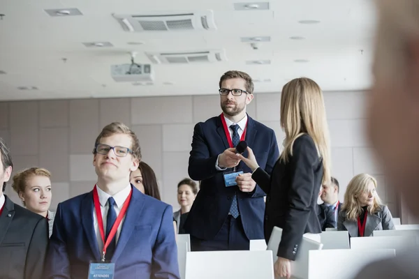 Empresários durante o seminário — Fotografia de Stock