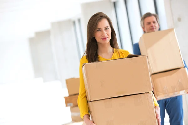 Businesswoman with colleague carrying cardboard boxes — Stock Photo, Image