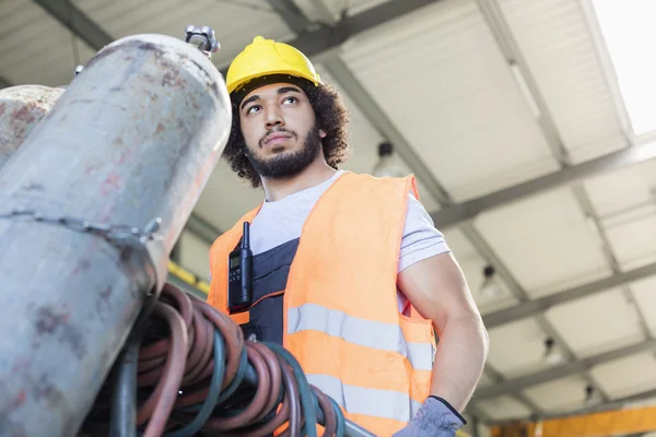 Manual worker moving gas cylinder in metal industry — Stock Photo, Image