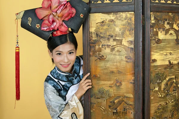 Китайская принцесса носит традиционную одежду — стоковое фото