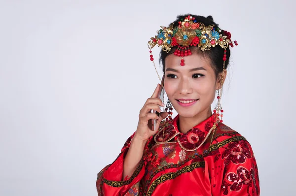 Chinese Bride making phone call — Stockfoto