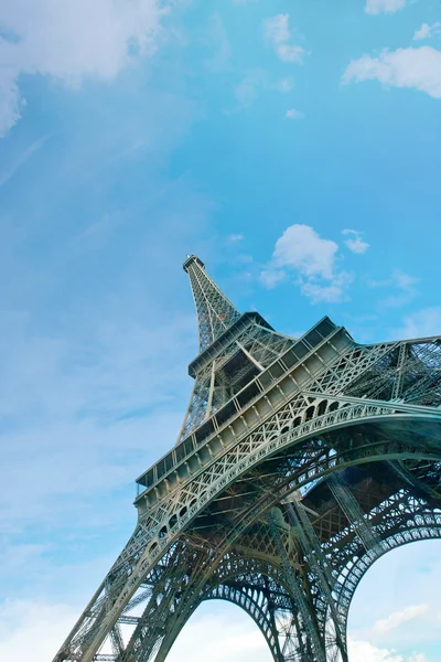 A torre Eiffel de baixo — Fotografia de Stock