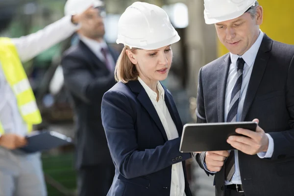 Businessman and businesswoman using digital tablet — Stock Photo, Image