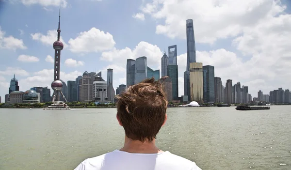 Man watching Pudong skyline — Stock Photo, Image