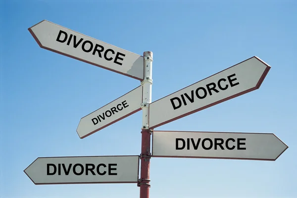 Papan penanda dengan tanda perceraian — Stok Foto
