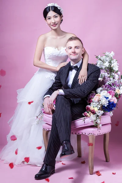 Zarif bir düğün çifti — Stok fotoğraf