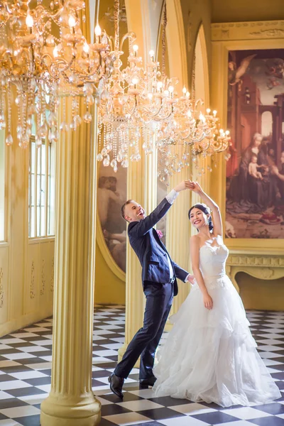 Casamento casal dançando — Fotografia de Stock