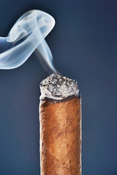 Кінець курильної сигари — стокове фото