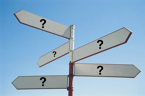 Signpost with question sign on arrows — Stock Photo, Image