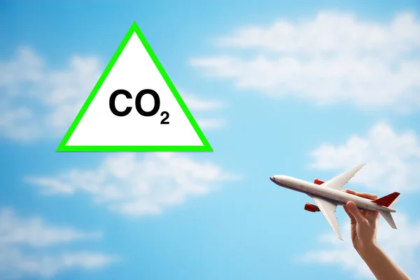 Co2 記号とおもちゃの飛行機 — ストック写真