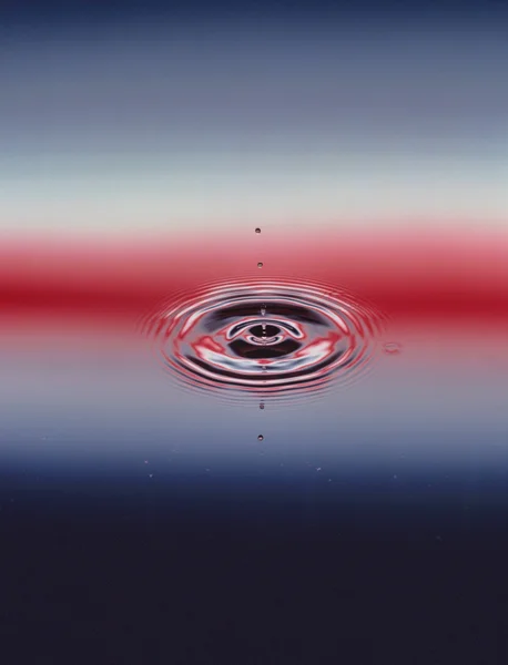 Droplets Hitting Water — Stock Photo, Image