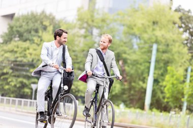 Bisiklete binme süre konuşmak işadamları 