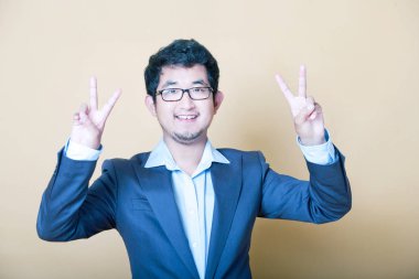 'Barış' semboller yapma adam