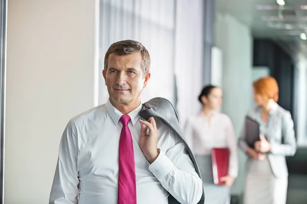 Businessman holding coat over shoulder — Stock Photo, Image