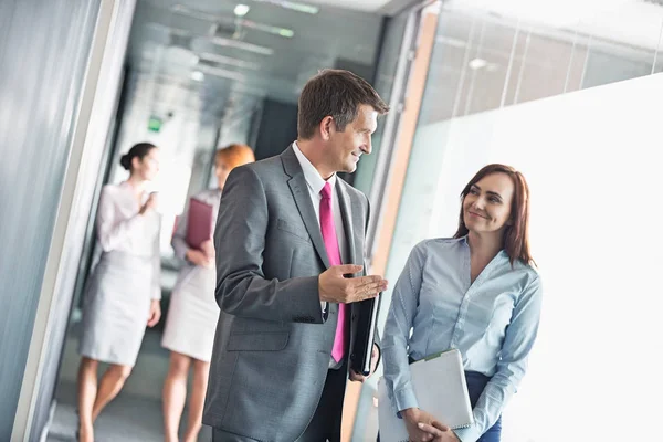 Businessman talking with female colleague — Stock Photo, Image