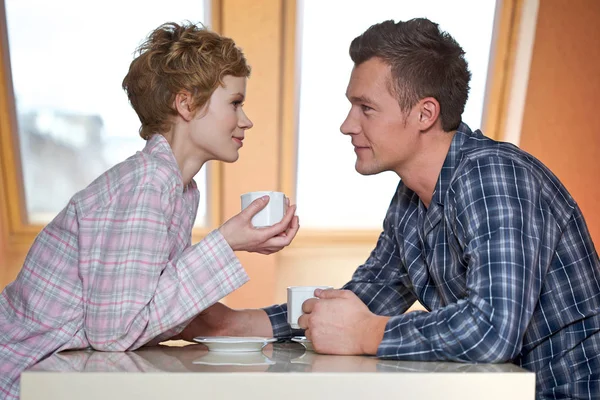 Couple drinking coffee — Stock Photo, Image