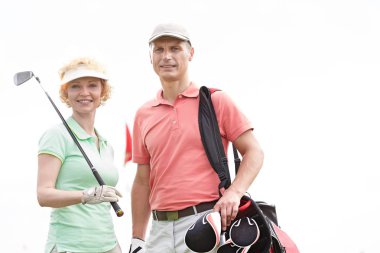 mutlu erkek ve kadın golfçüler 