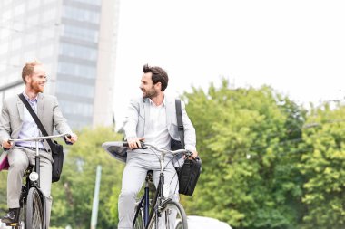 Bisiklet sürme işadamları