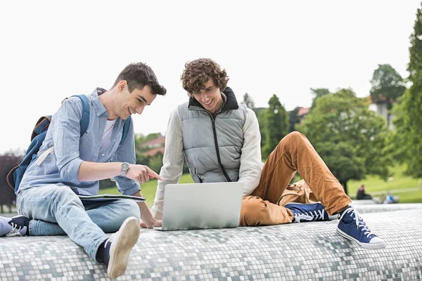 Male college friends with laptop — Stock Photo, Image