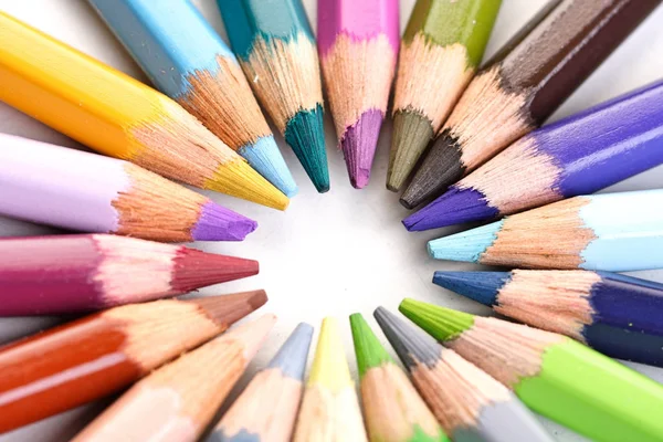 Радужные карандаши — стоковое фото
