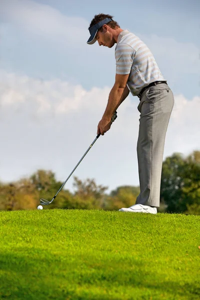 Man playing golf — Stock Photo, Image