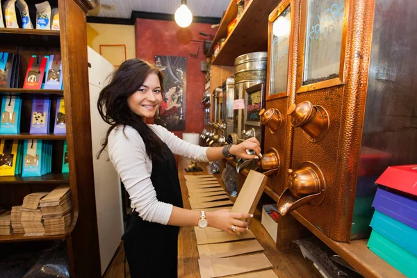 Satış temsilcisi losyonlu kahve çekirdekleri