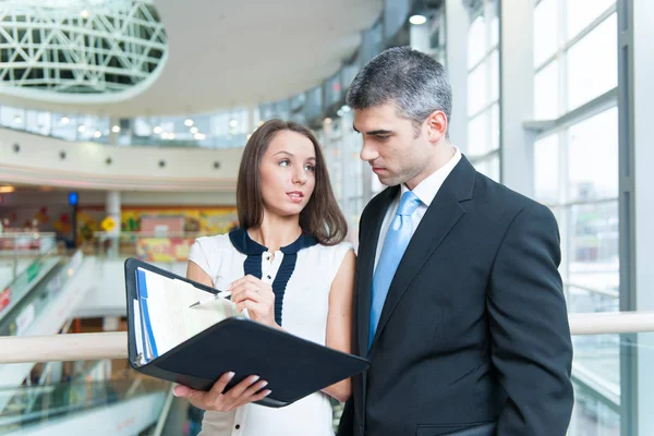 Male and female businesspeople — Stock Photo, Image