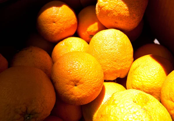 Reife frische Orangen — Stockfoto