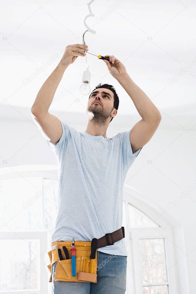 Man fixing light bulb 