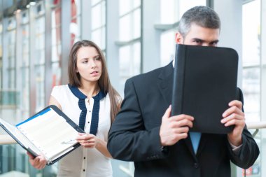 Erkek ve kadın iş adamları