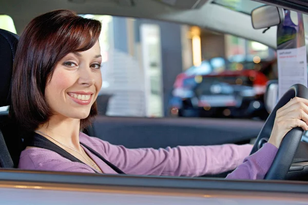 Woman sitting in driver 's seat — стоковое фото