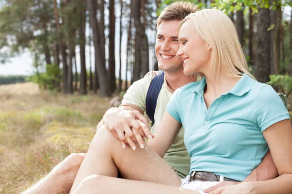 Couple relaxing in forest — Stock Photo, Image