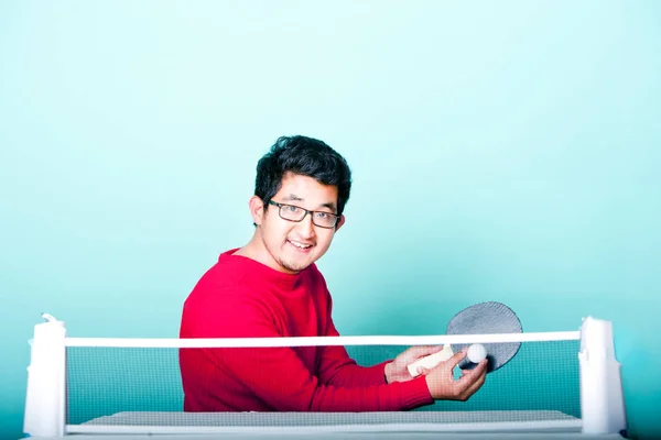 卓球をしてる男 — ストック写真