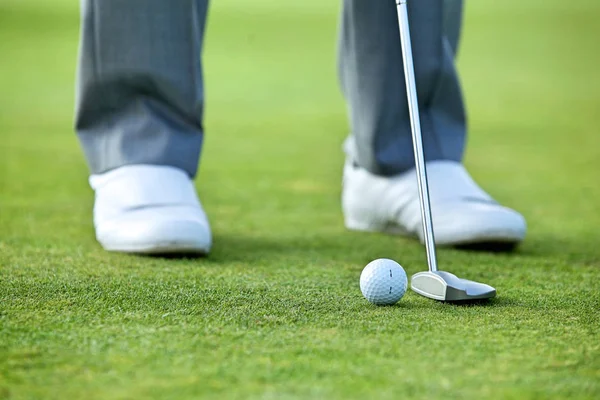 Person som spelar golf — Stockfoto