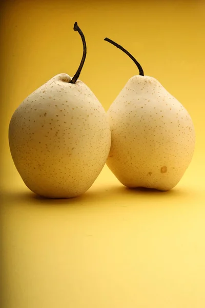 两个白色梨 — 图库照片