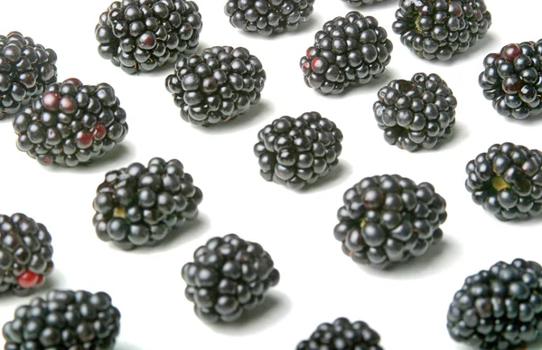 Спелые черные ягоды — стоковое фото