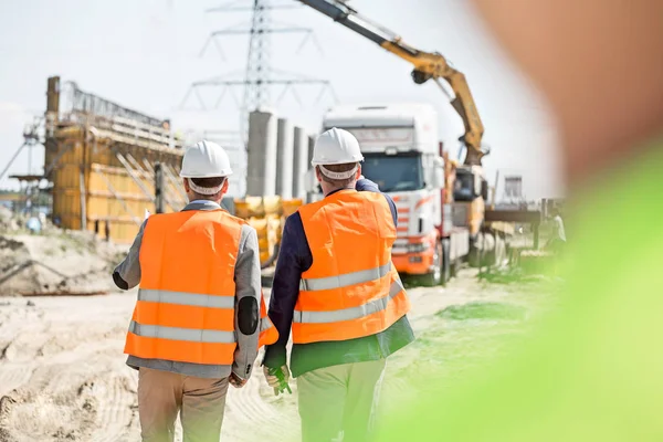 Supervisors walking at construction site — Stock Photo, Image