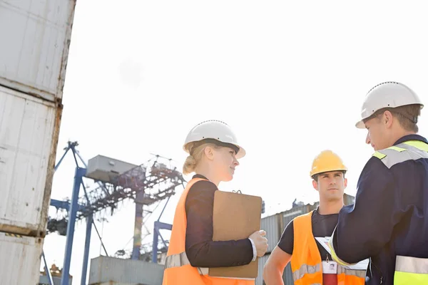 Lavoratori nei cantieri navali — Foto Stock